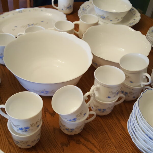 Vintage Arcopal France Romantique Dinnerware/Glassware/Serving - 91 Pieces - Image 2