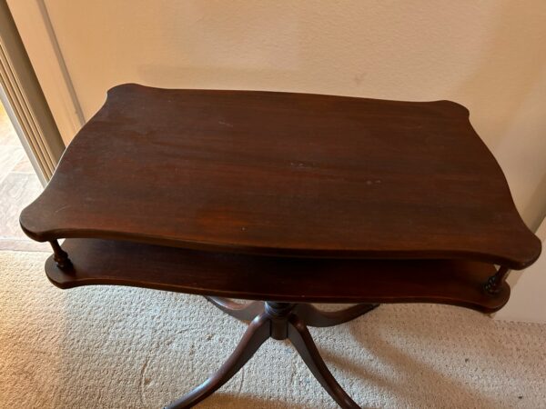 Vintage Weiman Mahogany 2 Tier Side Table Typical Queen Anne or Chippendale Style