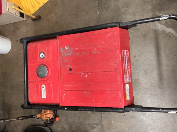 Honda ES6500 Generator 6500 Watts Electric Start Easy Electric Start Runs Great - Image 3