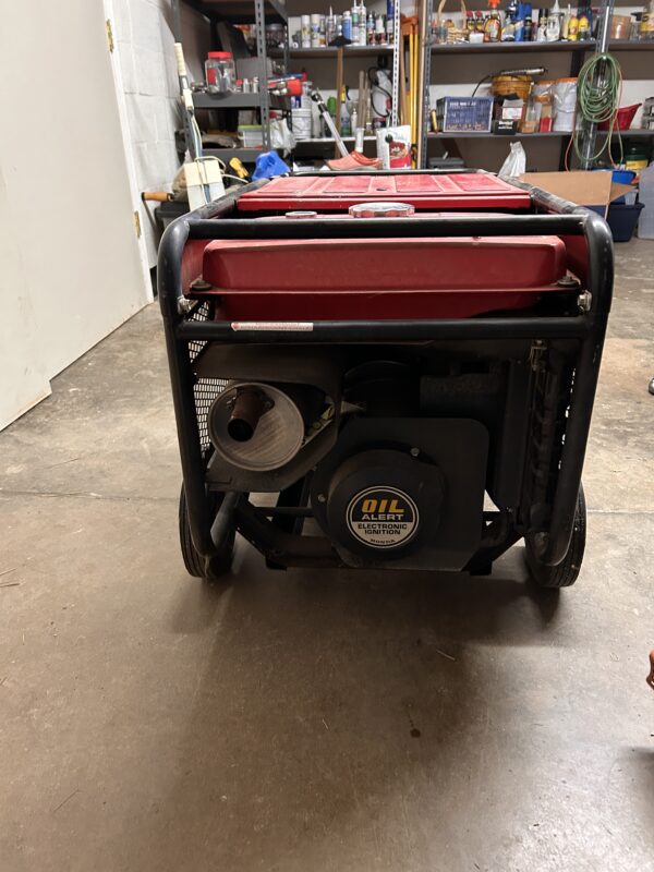 Honda ES6500 Generator 6500 Watts Electric Start Easy Electric Start Runs Great - Image 2