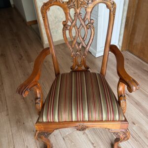 Vintage Carved Wood Armchair – Cabriole Legs, Shell & Leaf Motif